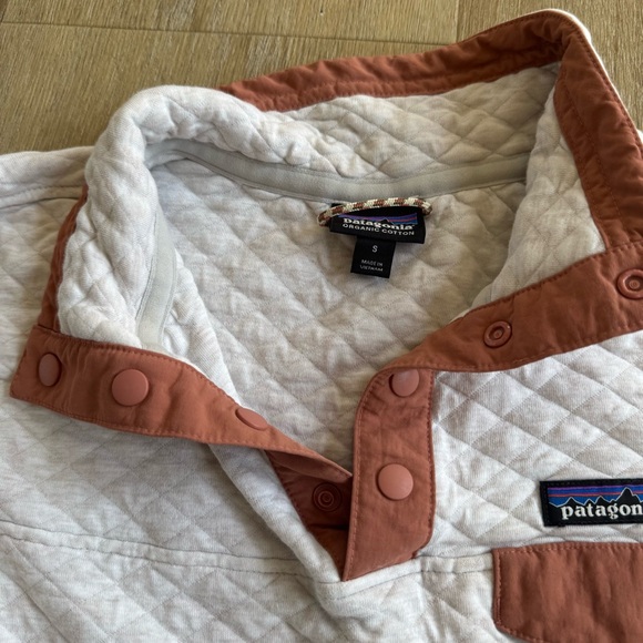Patagonia Quilted Pullover in Cream and Tan - Picture 5 of 7